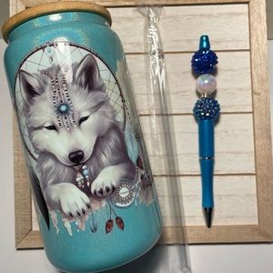 Shimmering Teal Colored cup with Wolf
UVDTF Print and Beaded pen